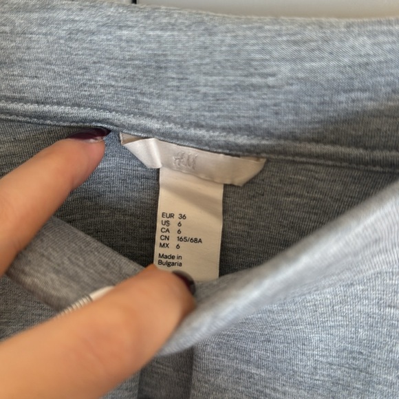 H&M voluminous gray circle skirt with embellishments 36/6 - Picture 5 of 5